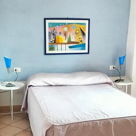 Piccolo Bilocale Immerso Nel Lägenhet *